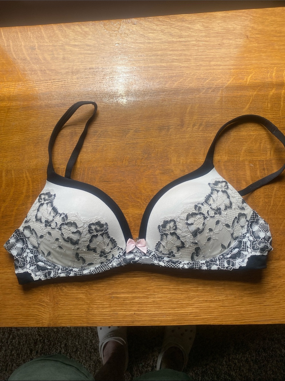 Victoria's Secret Black and White Lace no wire padded Bra size 34C